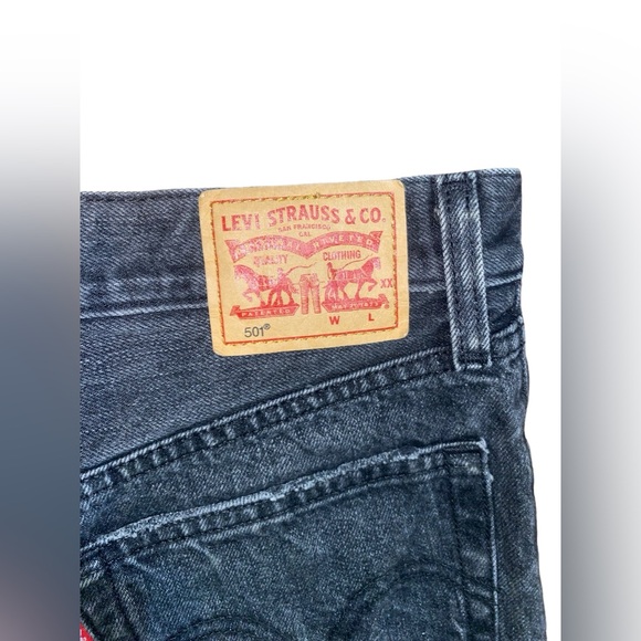 LEVI’S | 501 Black Denim Cut Off Shorts | Size 26 - Picture 3 of 6